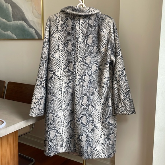 Italian faux Fur coat - Picture 2 of 4